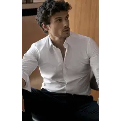 White dobby shirt with french cuff