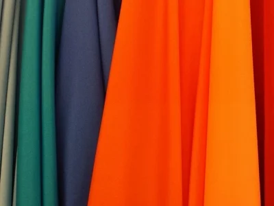 La surchemise en velours côtelé : l'idéal de la mi-saison